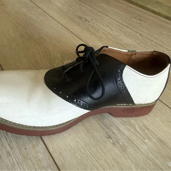 Leather School Issue saddle shoes. 1950s costume. Grease musical. Like new - Picture 1 of 9